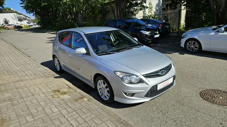 HYUNDAI i30 -