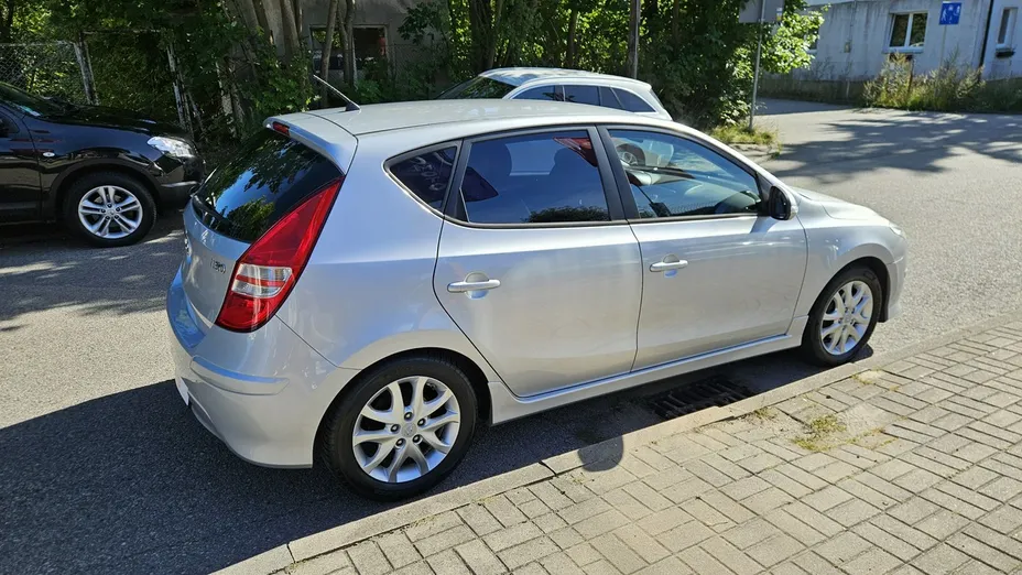 HYUNDAI i30 -
