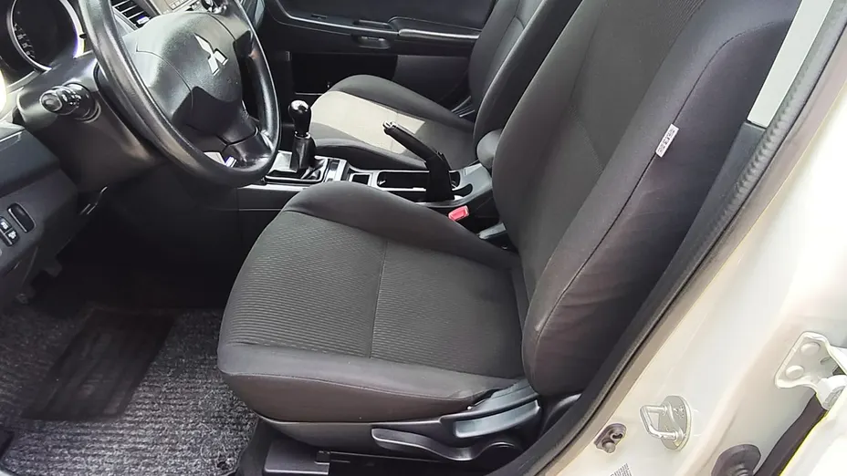 MITSUBISHI Lancer -