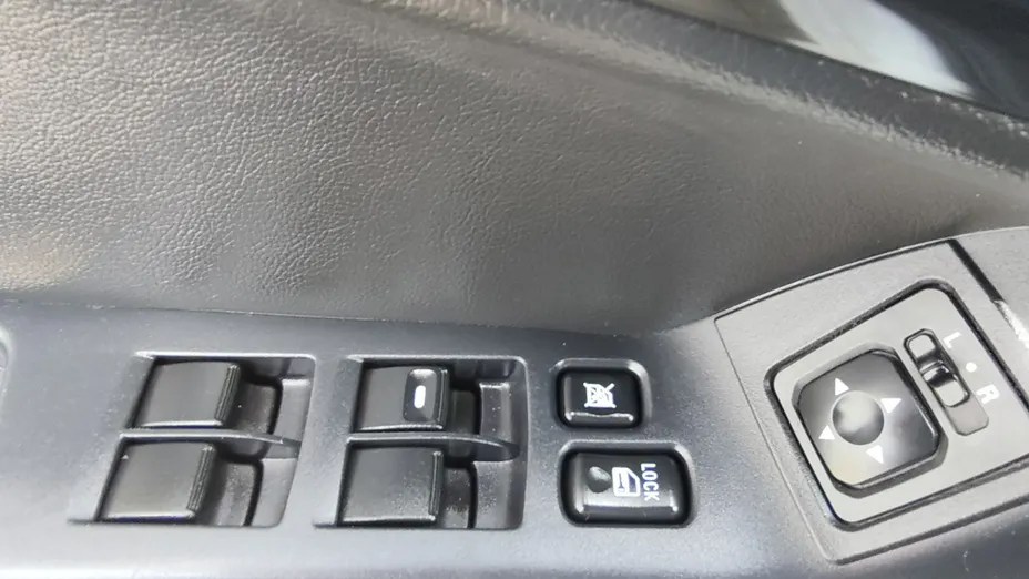MITSUBISHI Lancer -