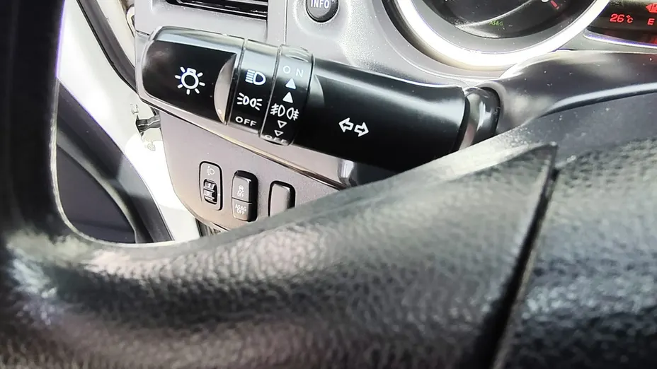MITSUBISHI Lancer -