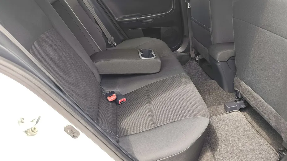 MITSUBISHI Lancer -