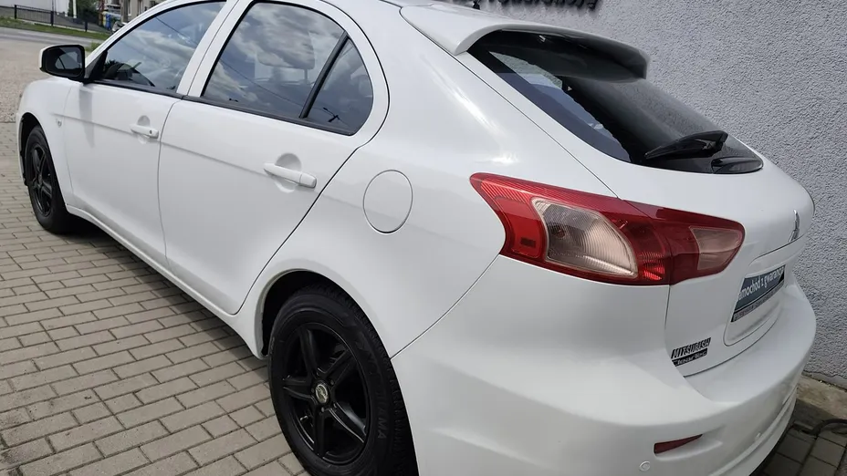 MITSUBISHI Lancer -