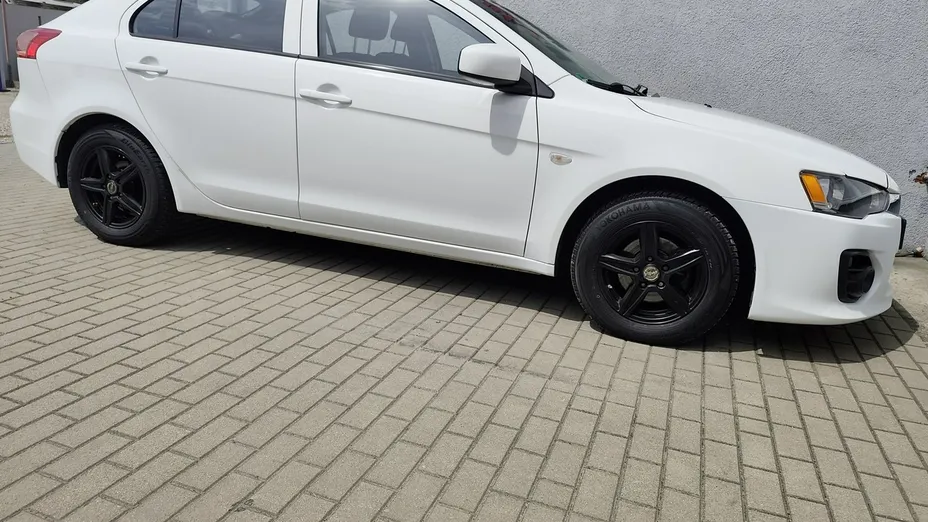 MITSUBISHI Lancer -