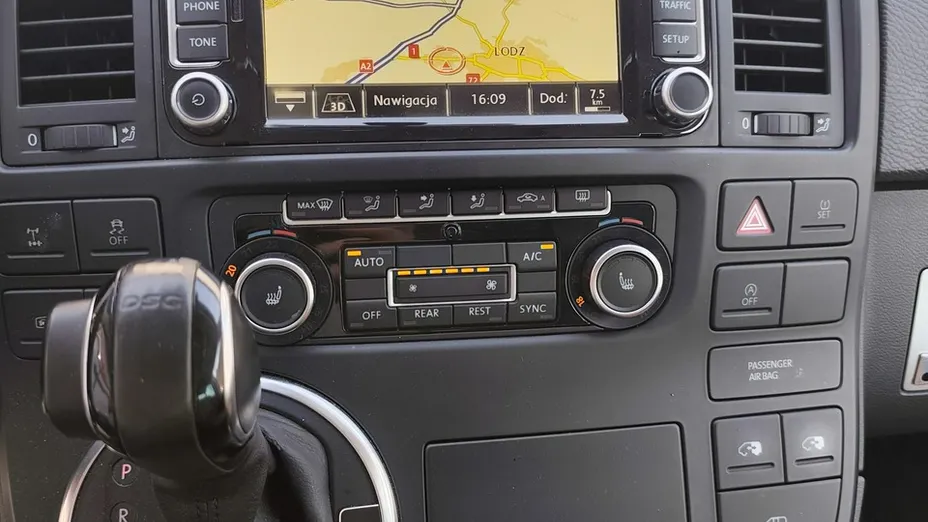 VOLKSWAGEN Multivan -