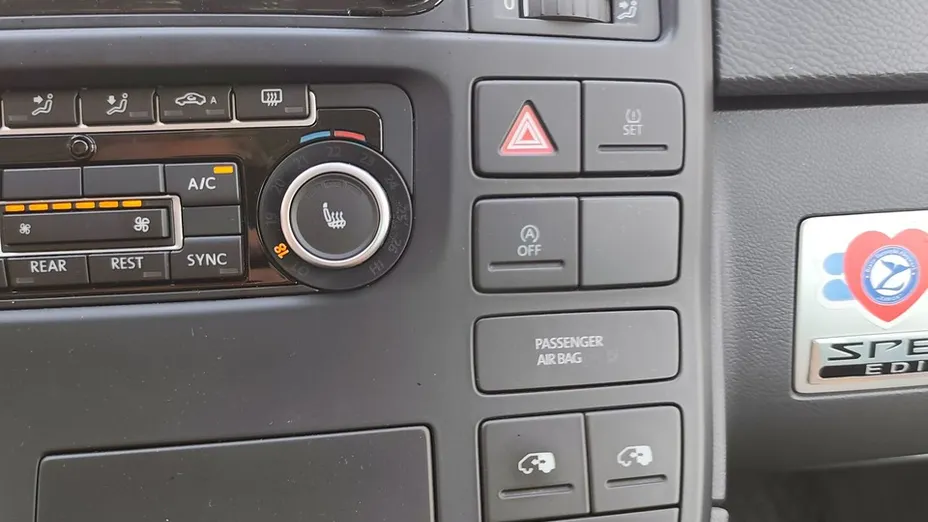 VOLKSWAGEN Multivan -