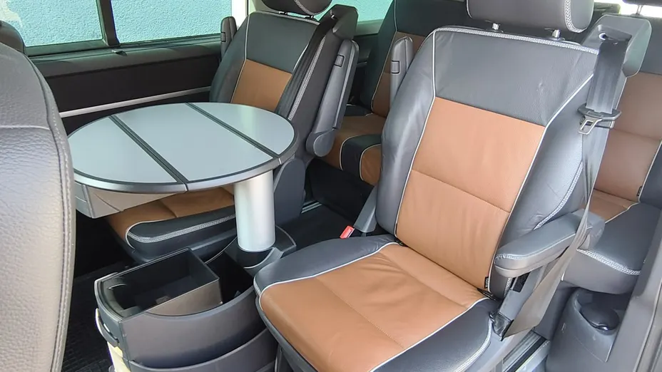 VOLKSWAGEN Multivan -