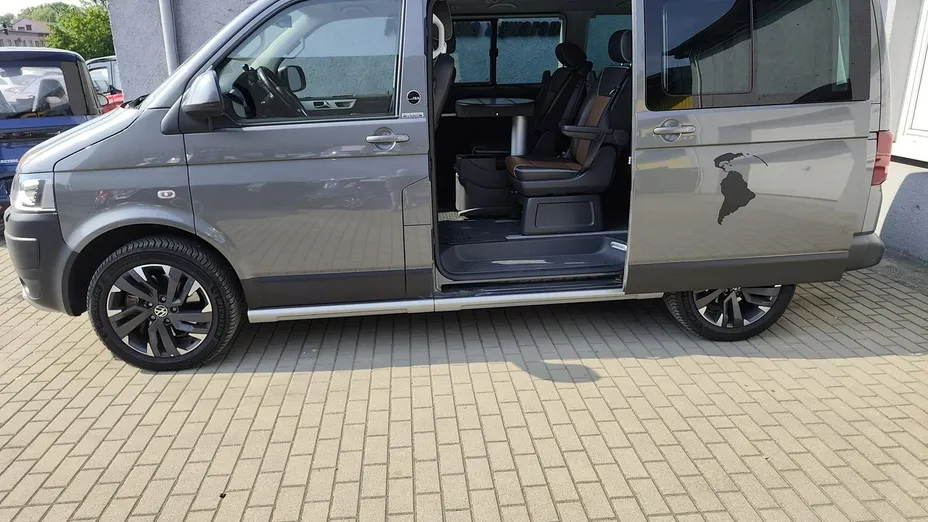 VOLKSWAGEN Multivan -
