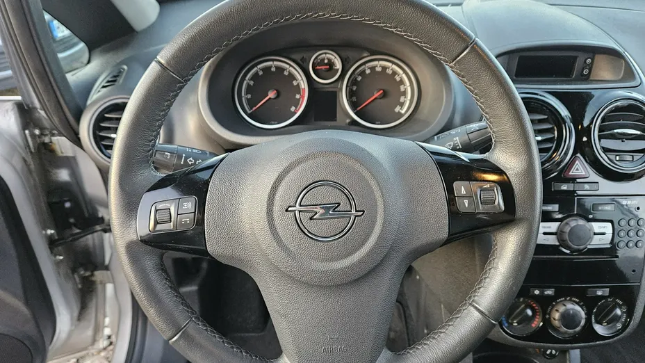 OPEL Corsa -
