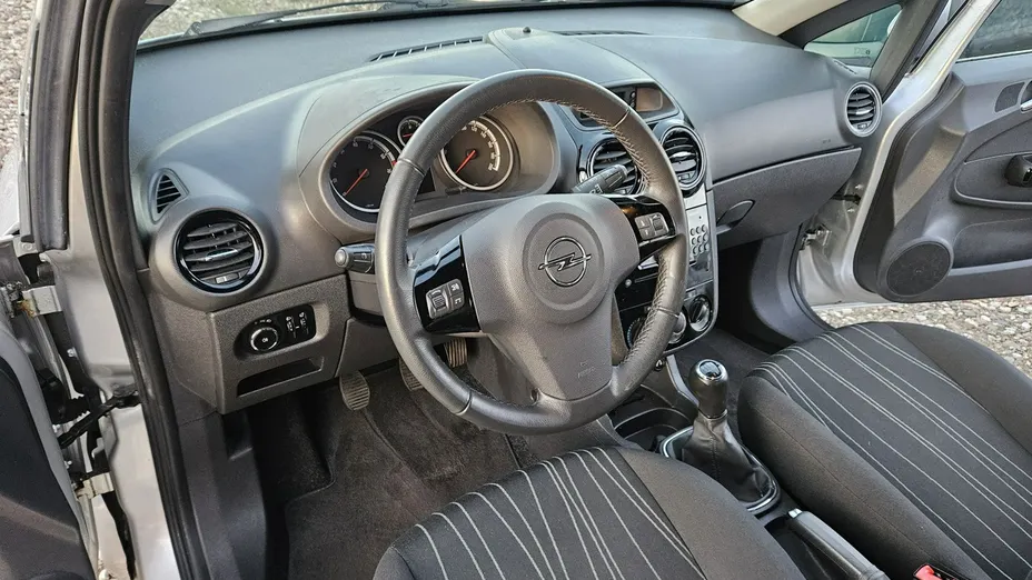 OPEL Corsa -