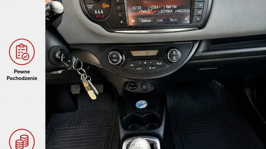 TOYOTA Yaris -