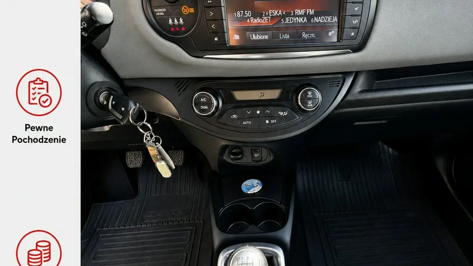 TOYOTA Yaris -