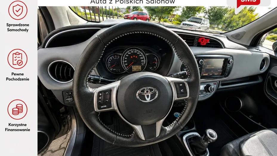 TOYOTA Yaris -
