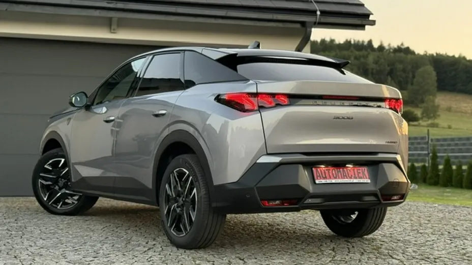 PEUGEOT 3008 -
