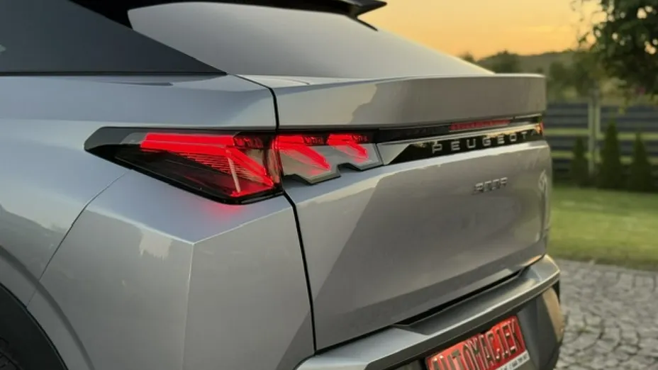 PEUGEOT 3008 -