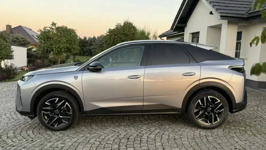 PEUGEOT 3008 -