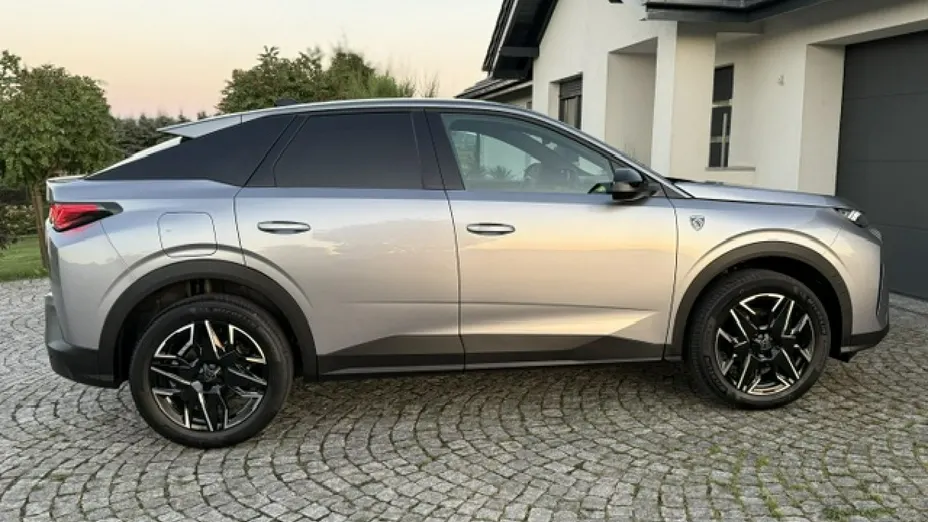 PEUGEOT 3008 -
