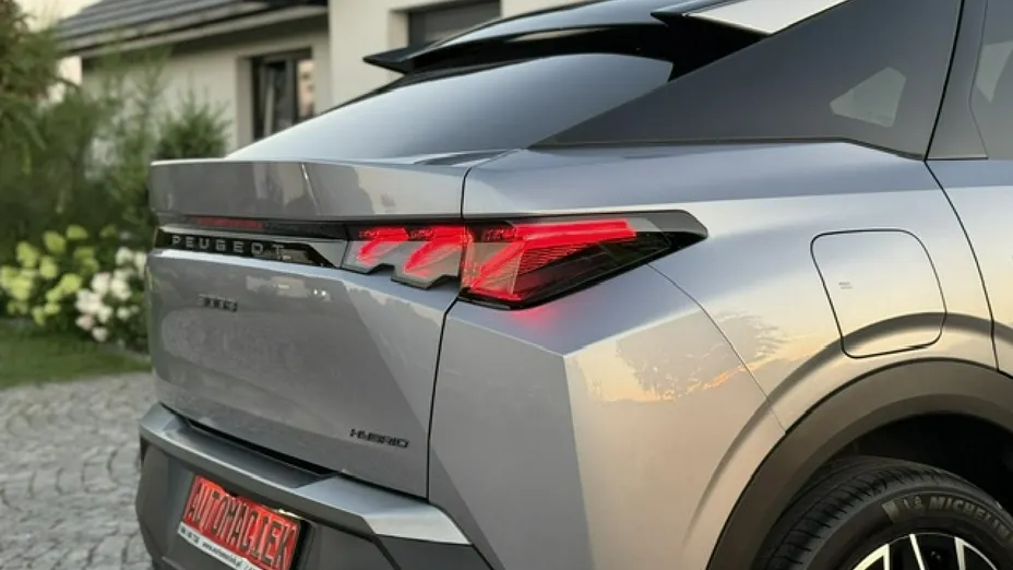 PEUGEOT 3008 -