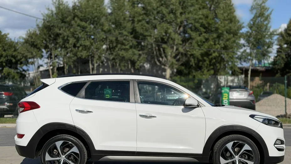 HYUNDAI Tucson -