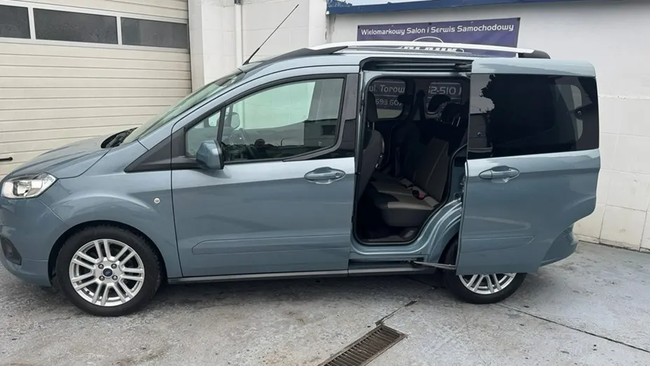 FORD Tourneo Courier -