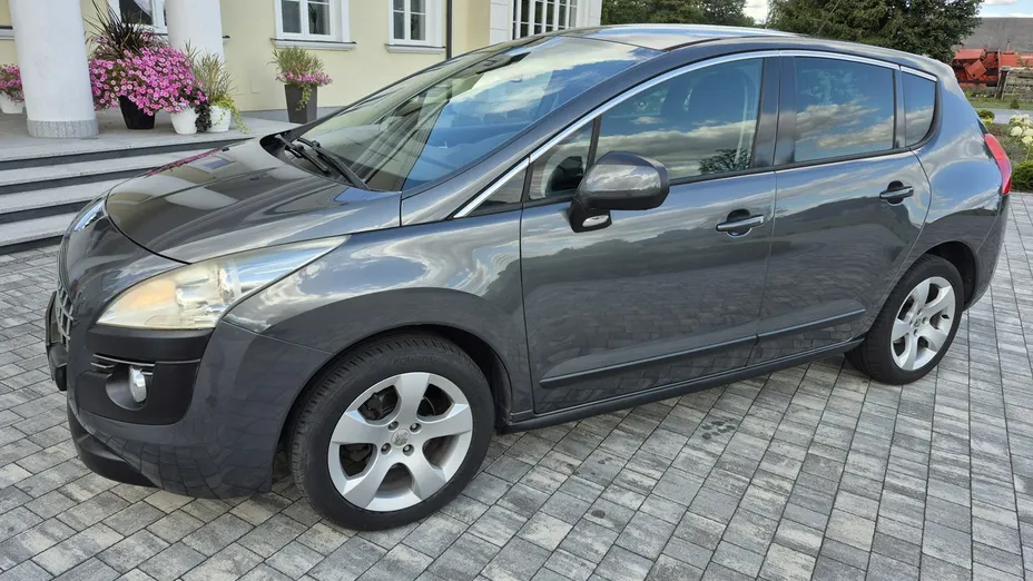PEUGEOT 3008 -