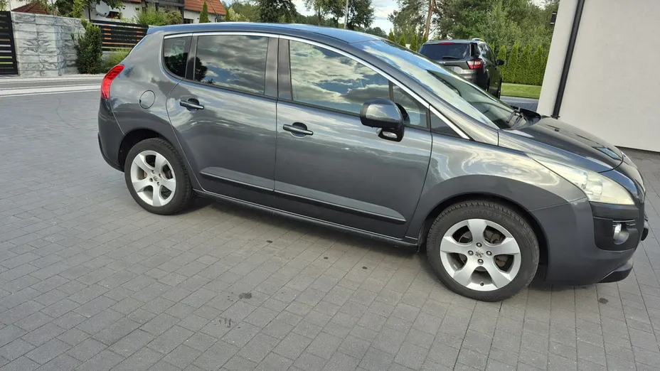 PEUGEOT 3008 -