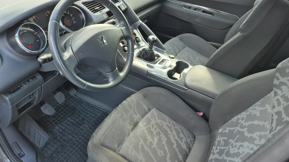 PEUGEOT 3008 -