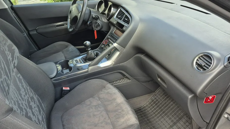 PEUGEOT 3008 -
