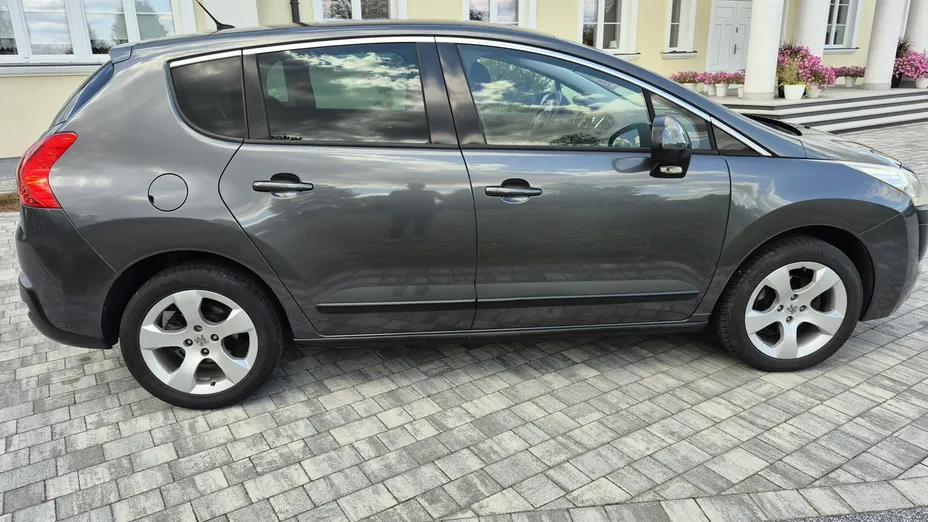 PEUGEOT 3008 -