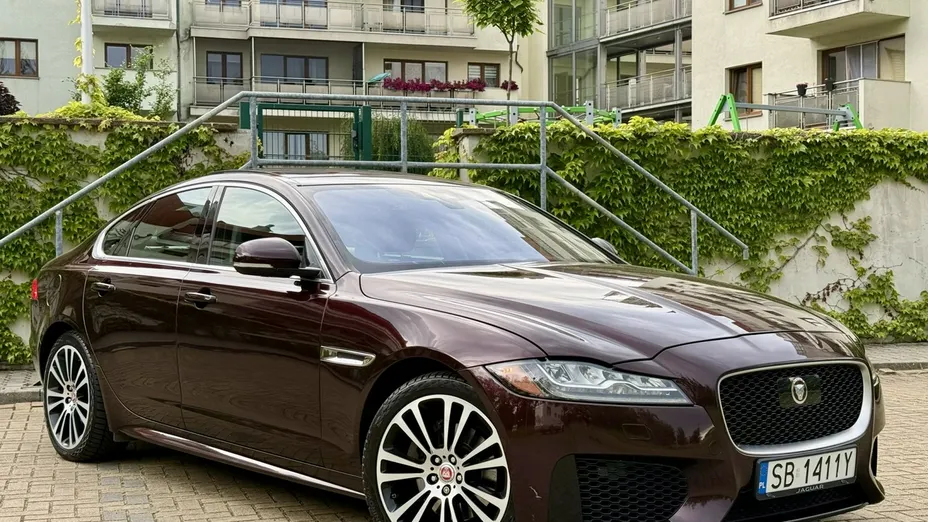 JAGUAR XF -