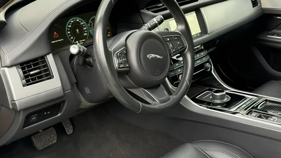 JAGUAR XF -
