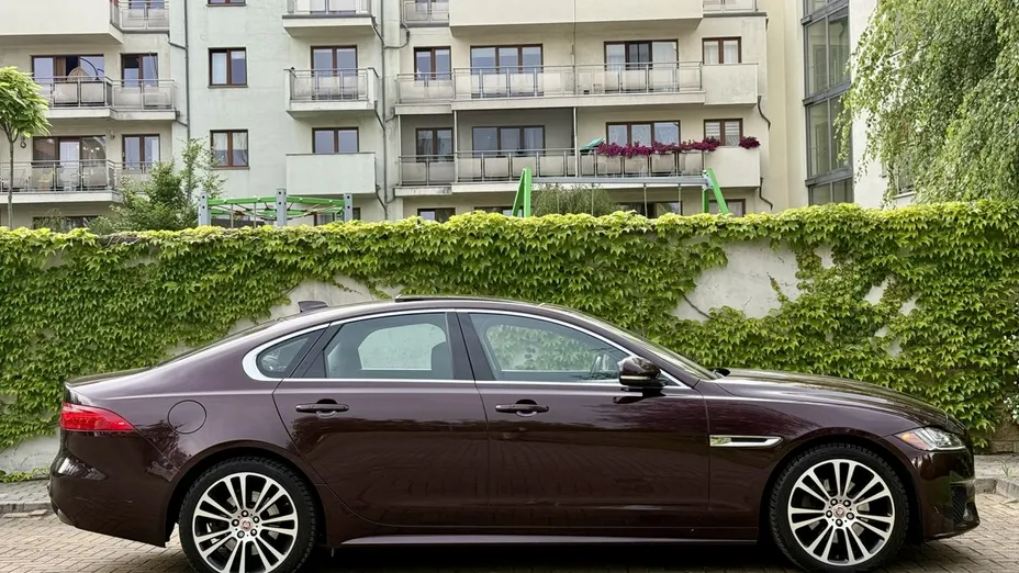 JAGUAR XF -