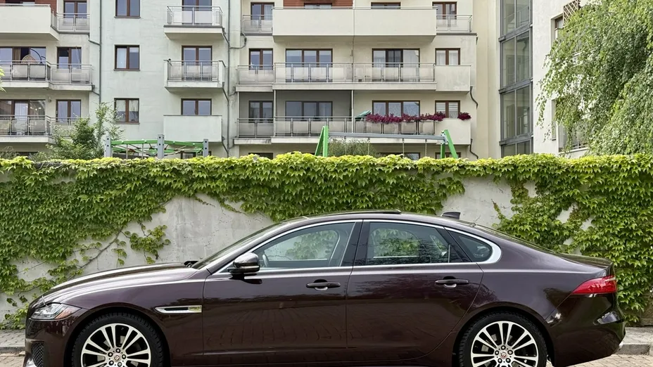 JAGUAR XF -