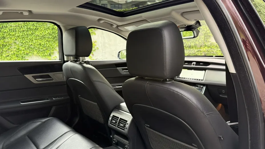 JAGUAR XF -