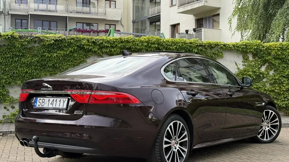 JAGUAR XF -