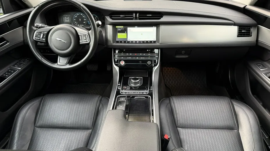 JAGUAR XF -