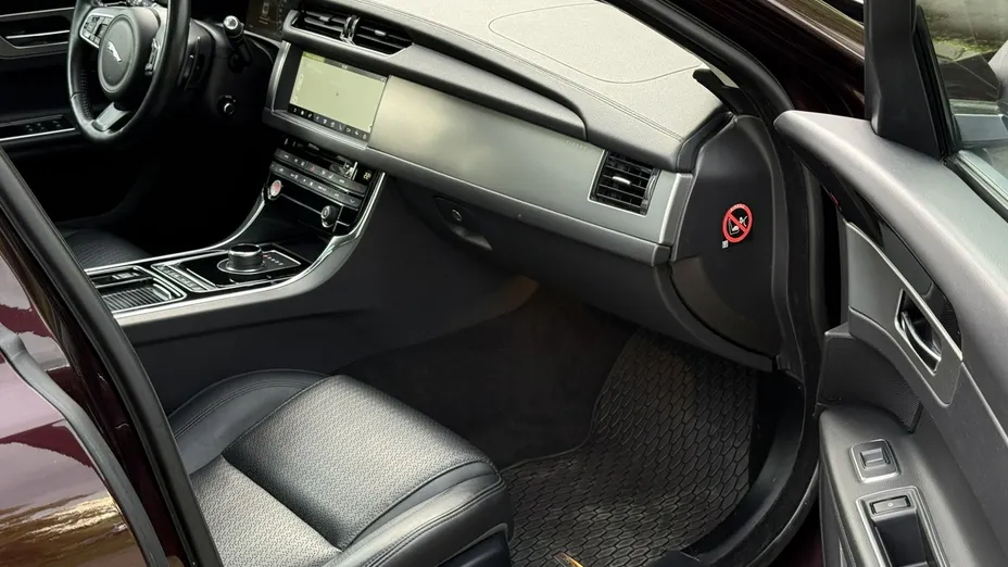 JAGUAR XF -