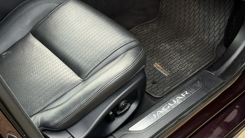 JAGUAR XF -