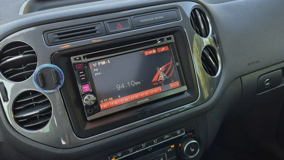 VOLKSWAGEN Tiguan -