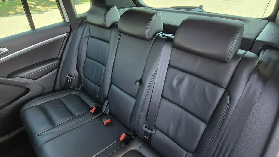 VOLKSWAGEN Tiguan -