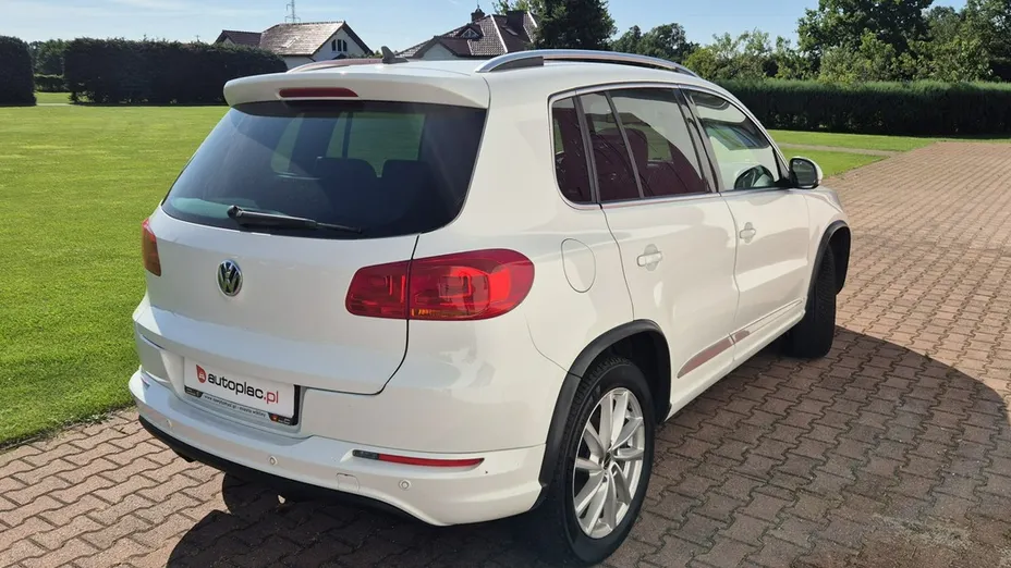 VOLKSWAGEN Tiguan -