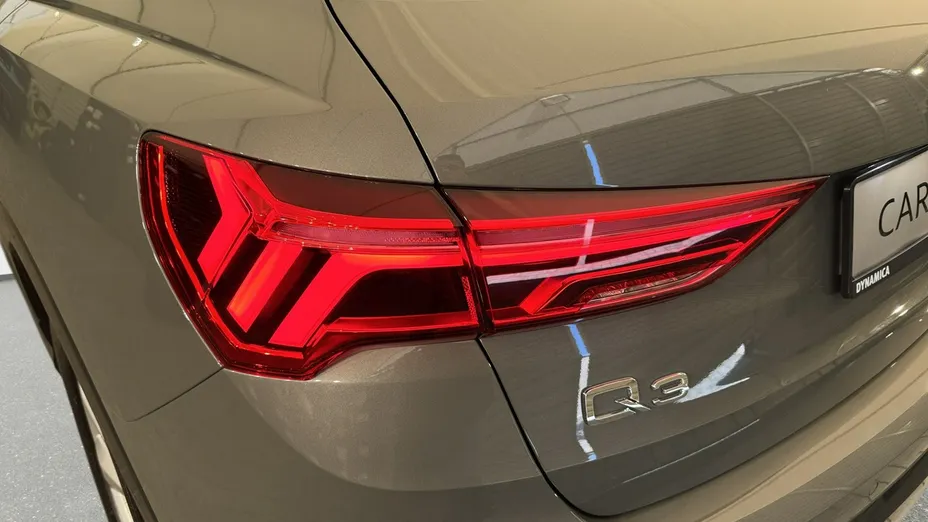 AUDI Q3 -