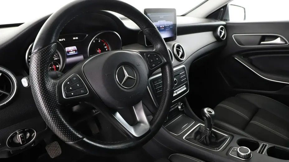MERCEDES-BENZ CLA -