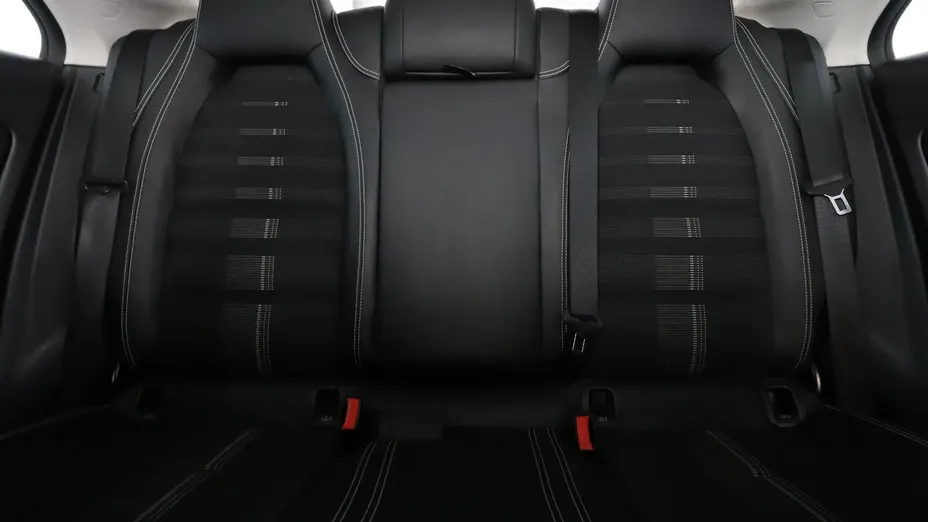 MERCEDES-BENZ CLA -