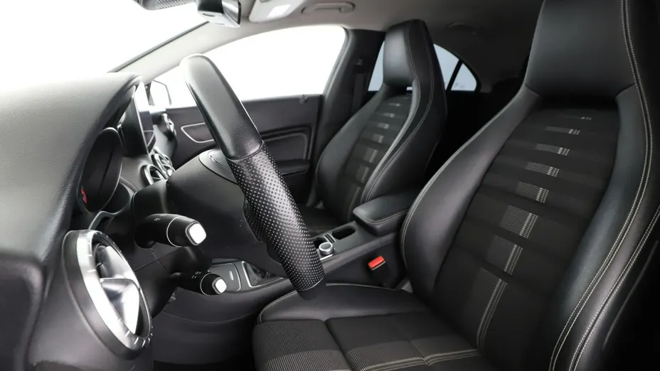 MERCEDES-BENZ CLA -