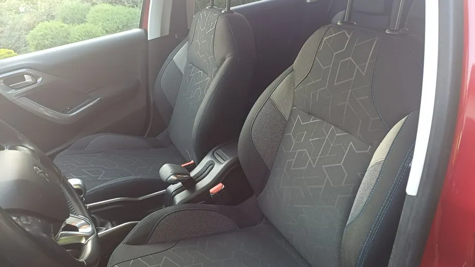 PEUGEOT 2008 -
