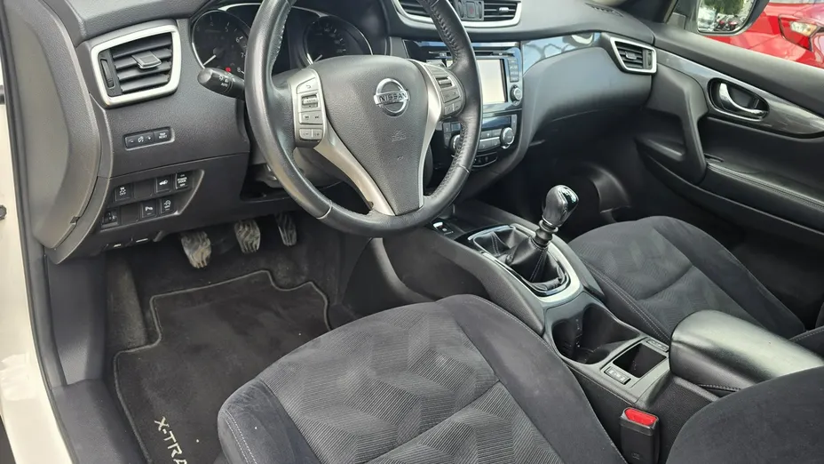 NISSAN X-Trail -