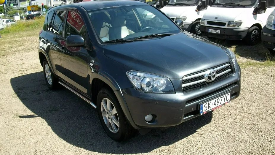 TOYOTA RAV4 -