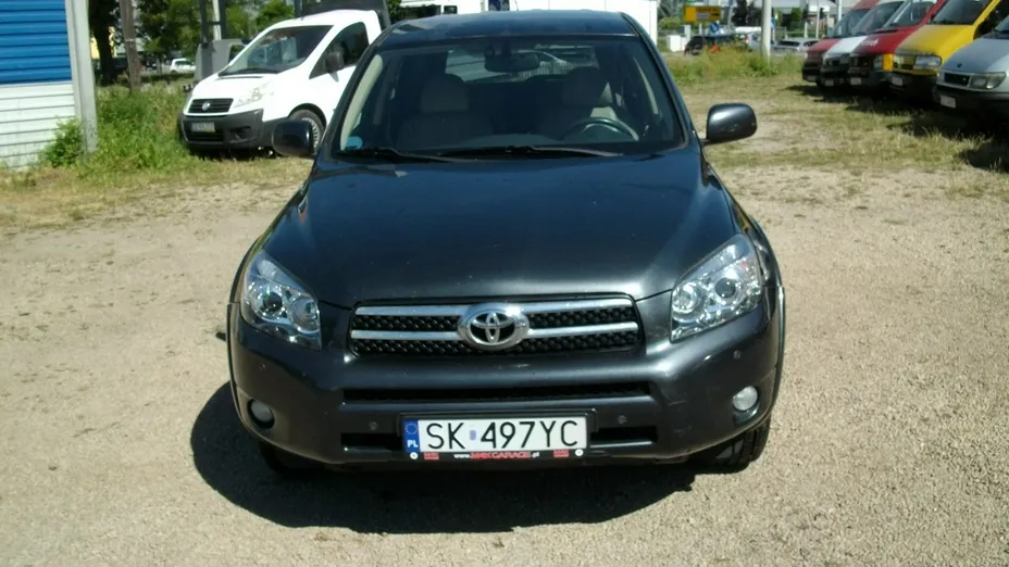 TOYOTA RAV4 -