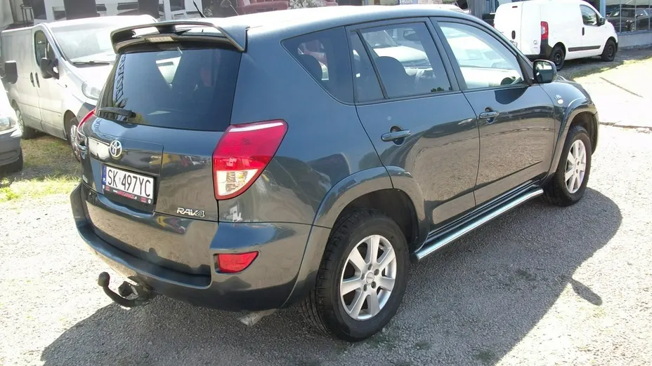 TOYOTA RAV4 -